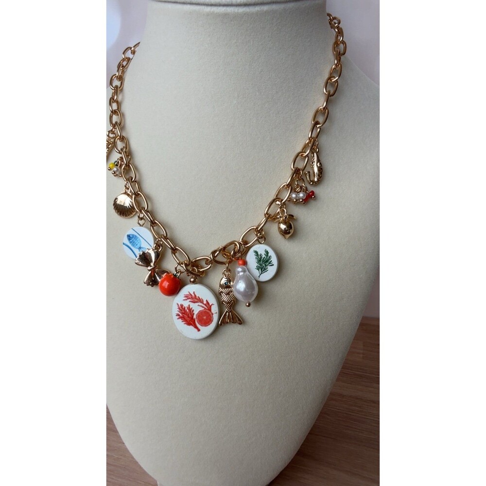 Chunky Charm Necklace |  universal thread - Picture 2 of 3